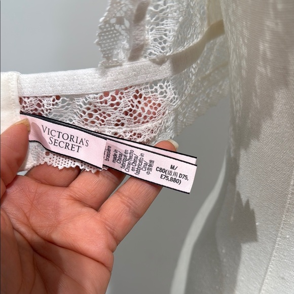 Victoria's Secret Size M White Lace Bralette with Crew Neckline Floral - Picture 2 of 9